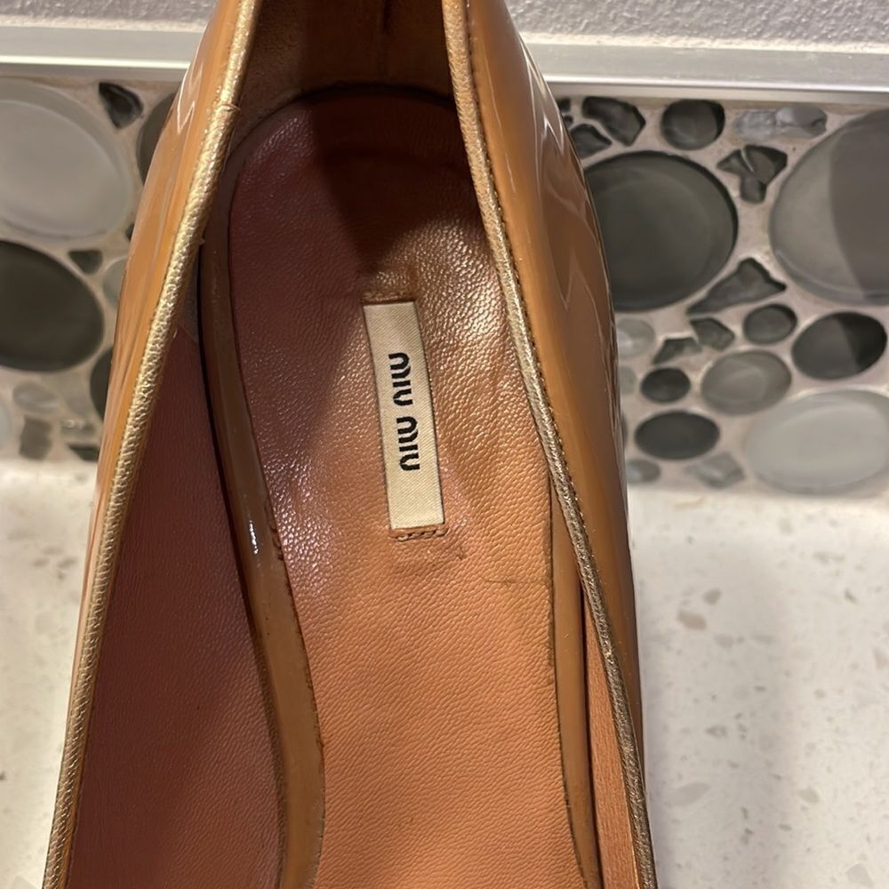 MIU Miu woman’s brown patent leather heels - Picture 5 of 16